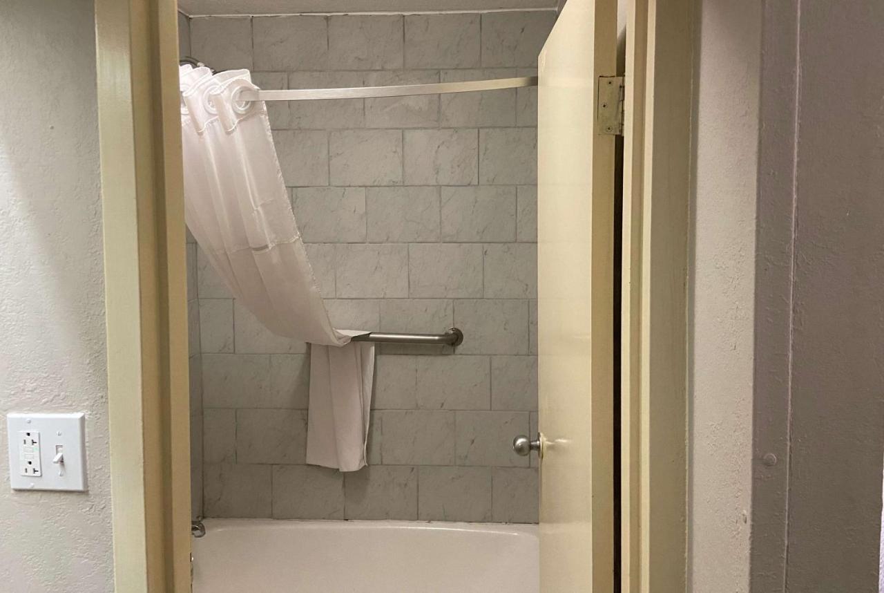 Days Inn By Wyndham オザーク エクステリア 写真
